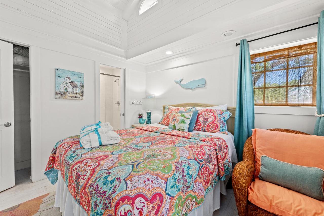 Holiday home Quaint 2br/25ba Nestled Between 30a & Panama Beach! Sleeps 6! *