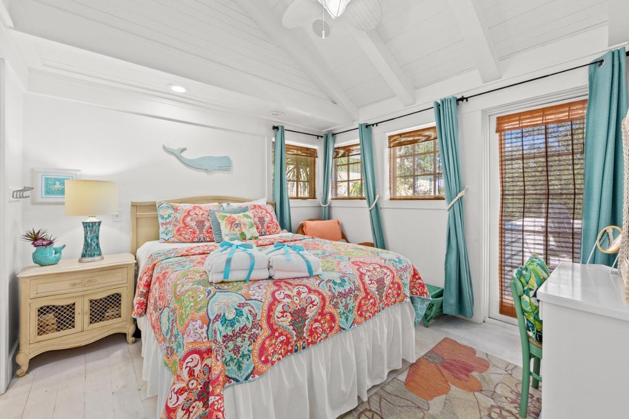 Quaint 2br/25ba Nestled Between 30a & Panama Beach! Sleeps 6!