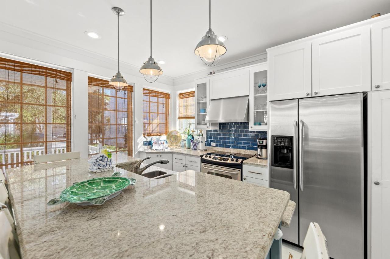 Quaint 2br/25ba Nestled Between 30a & Panama Beach! Sleeps 6!