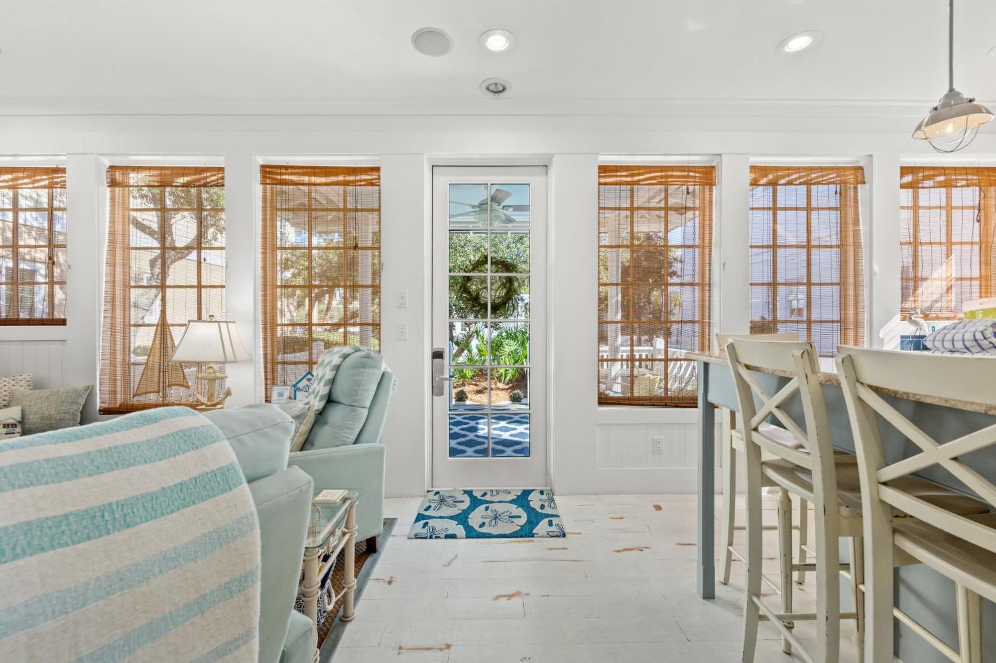 Quaint 2br/25ba Nestled Between 30a & Panama Beach! Sleeps 6! *